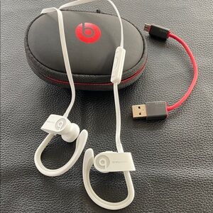 Beats by Dre White Wireless Earphones